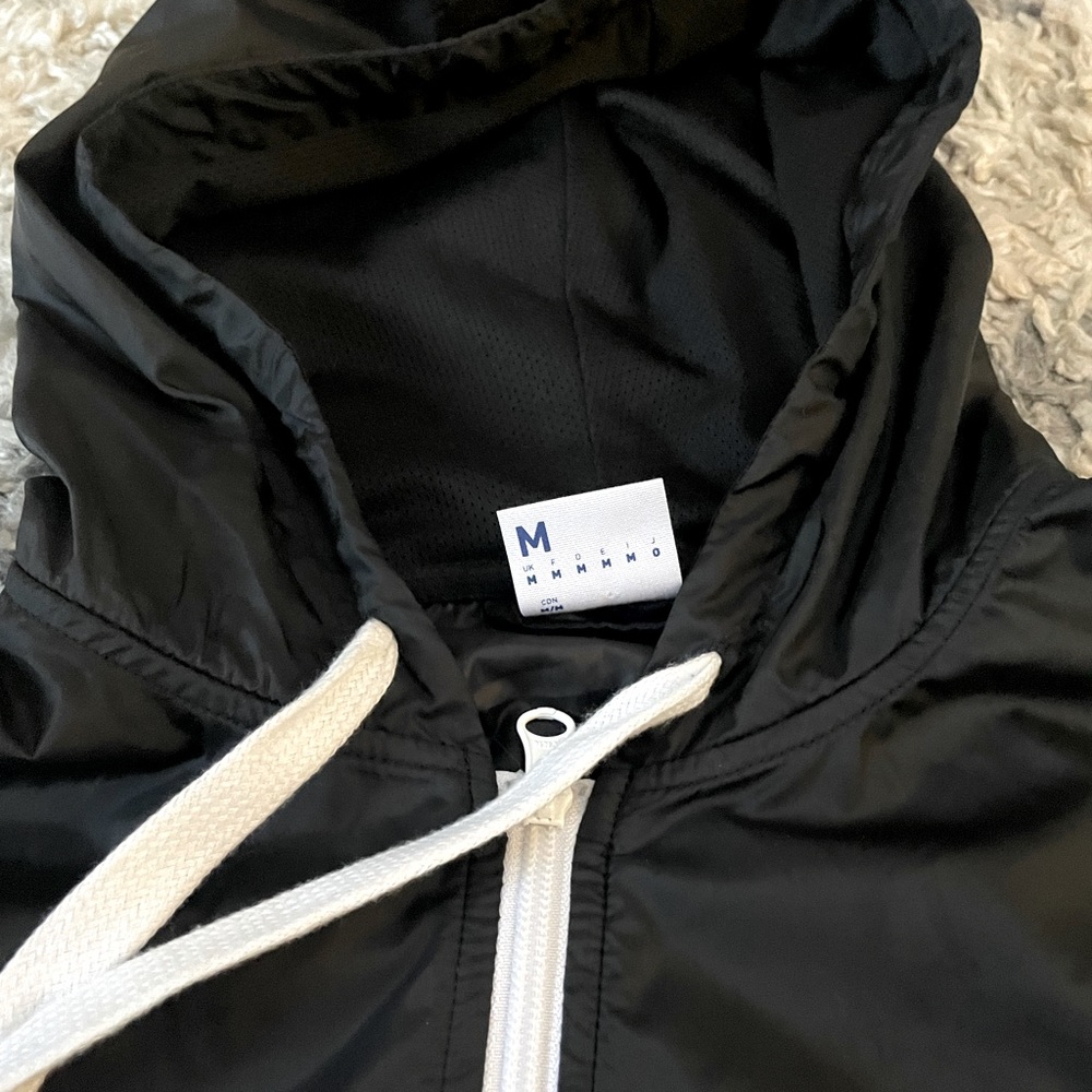 Reebok Men Black Windbreaker - Medium